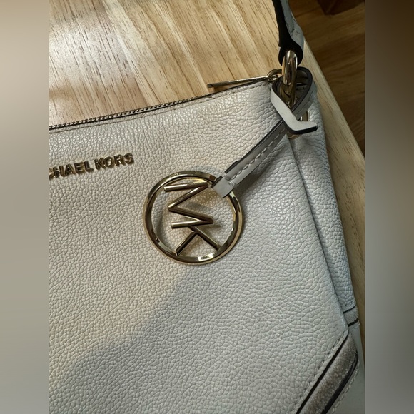 Michael Kors Ivory Pebbled Leather Crossbody Bag Purse - Picture 2 of 11